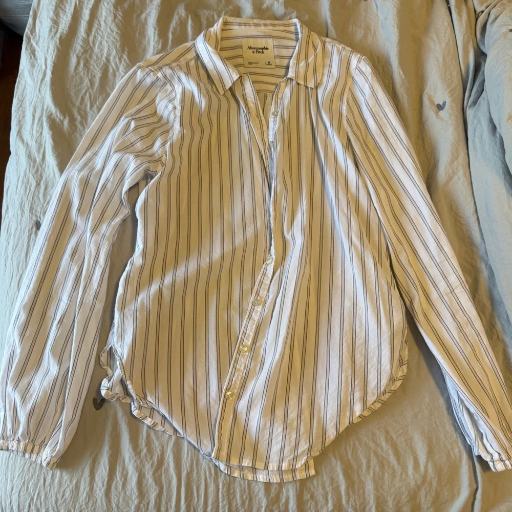 Abercrombie & Fitch White Shirt Stripes - Picture 1 of 3